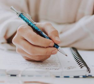 So schreibst Du eine ansprechende Buchbeschreibung